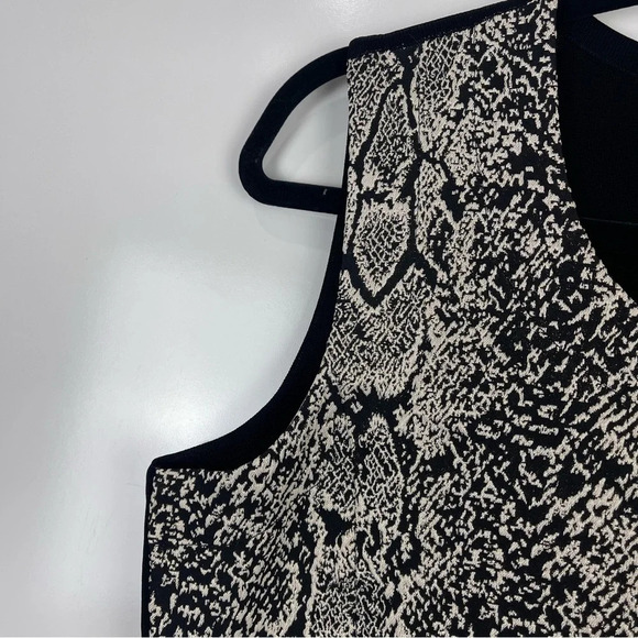 Exclusively Misook Snake Print Sleeveless Blouse Size Small - Picture 4 of 8